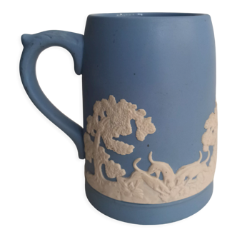 Mug, jasper mug. wedgwood, english manufacture. hunting scenes in relief