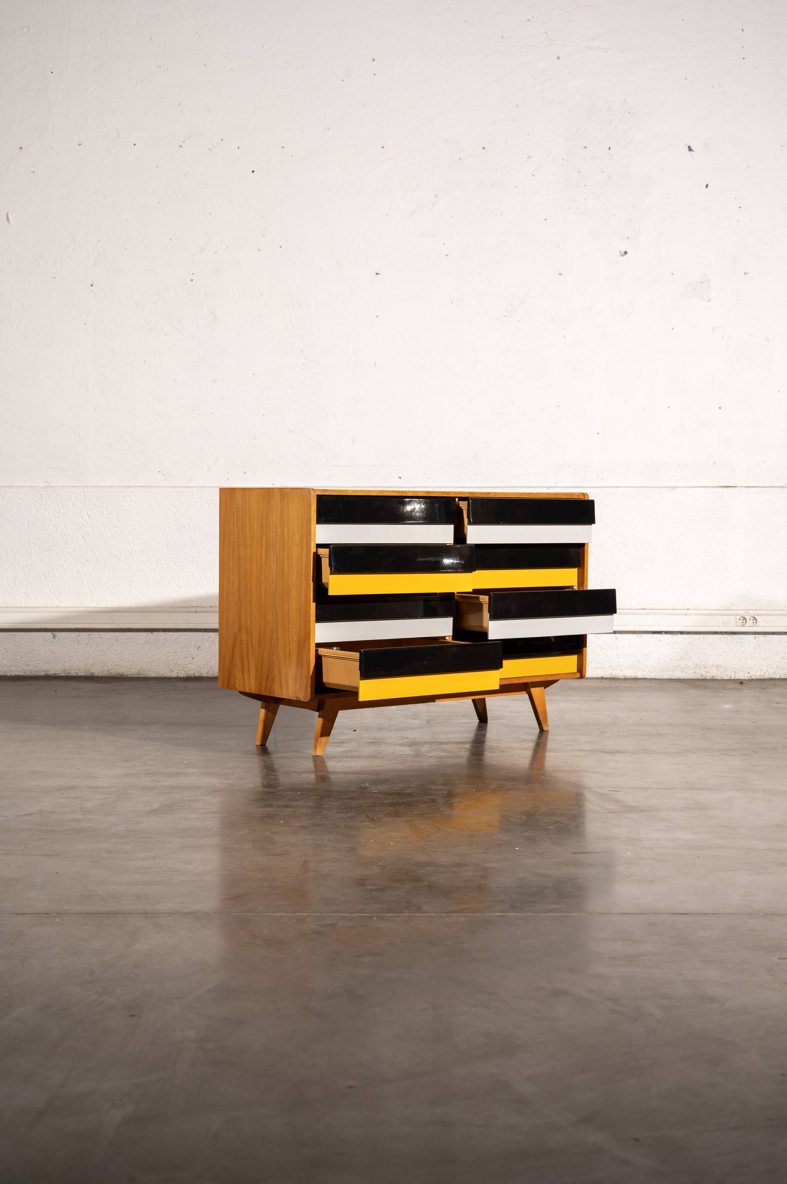 Jiroutek chest of drawers