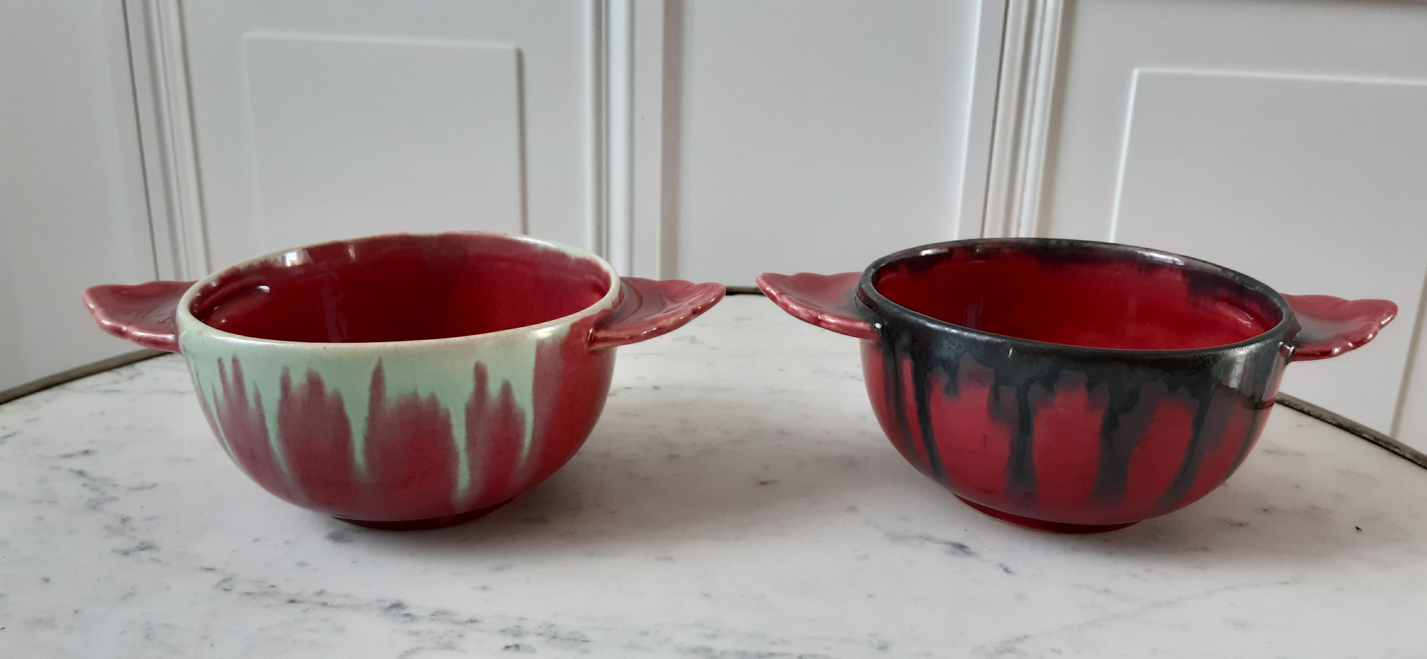 Duo of stoneware bowls with burgundy and blue ears 30s-40s