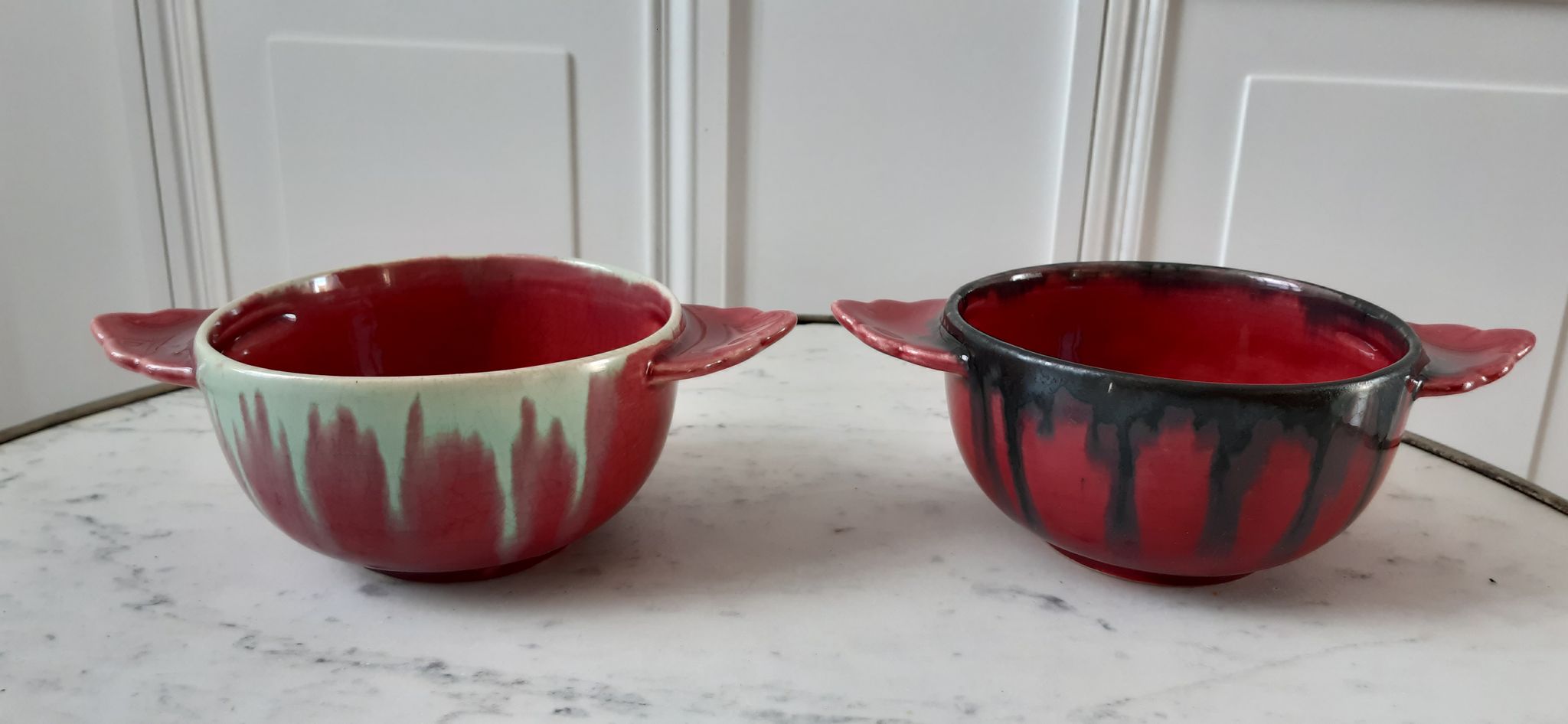 Duo of stoneware bowls with burgundy and blue ears 30s-40s