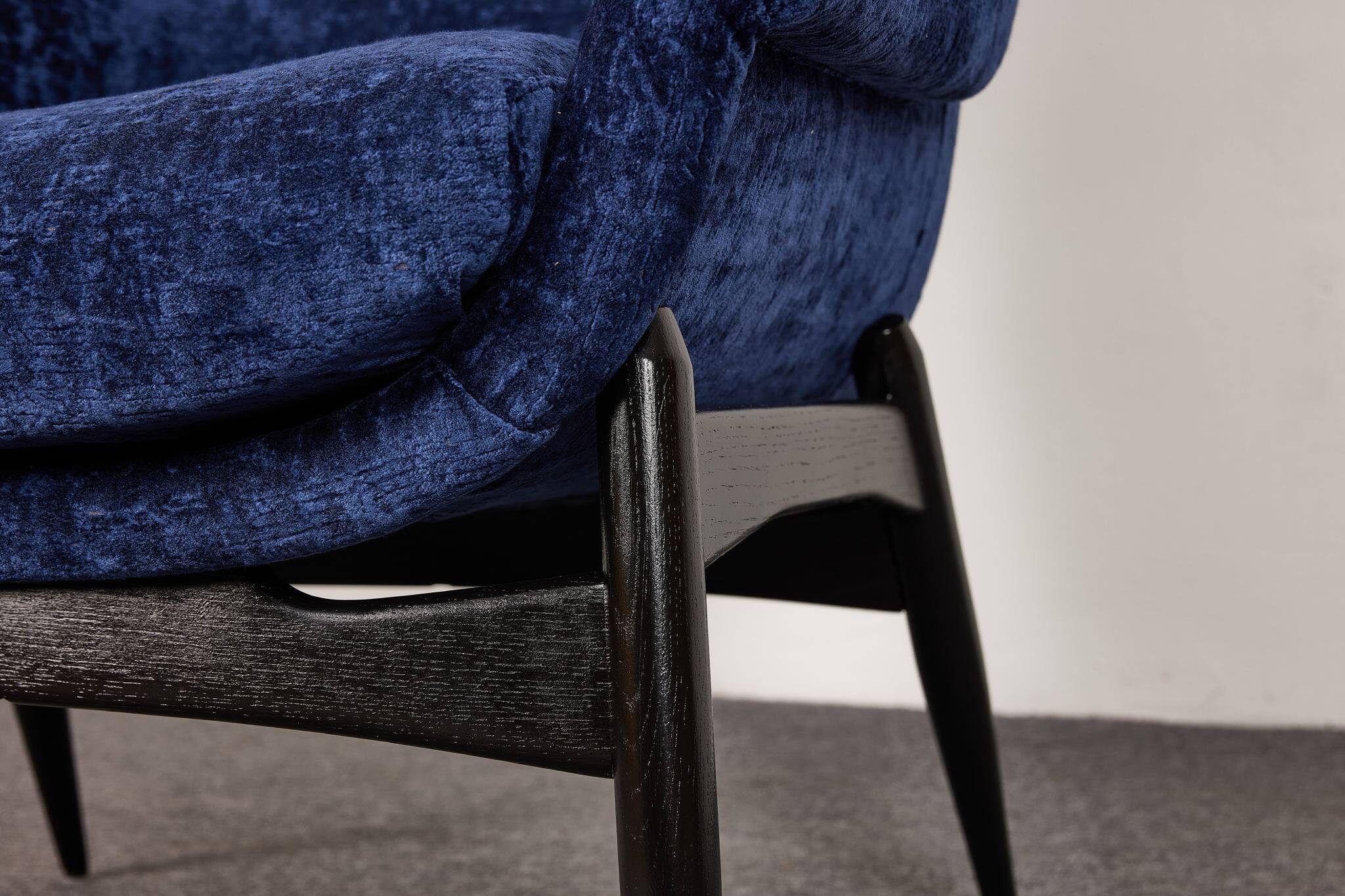 Fauteuil vintage en velours du milieu du siècle par Júlia Gaubek, années 1960, Hongrie