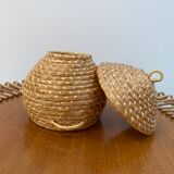 Artisanal basket made of natural fibers