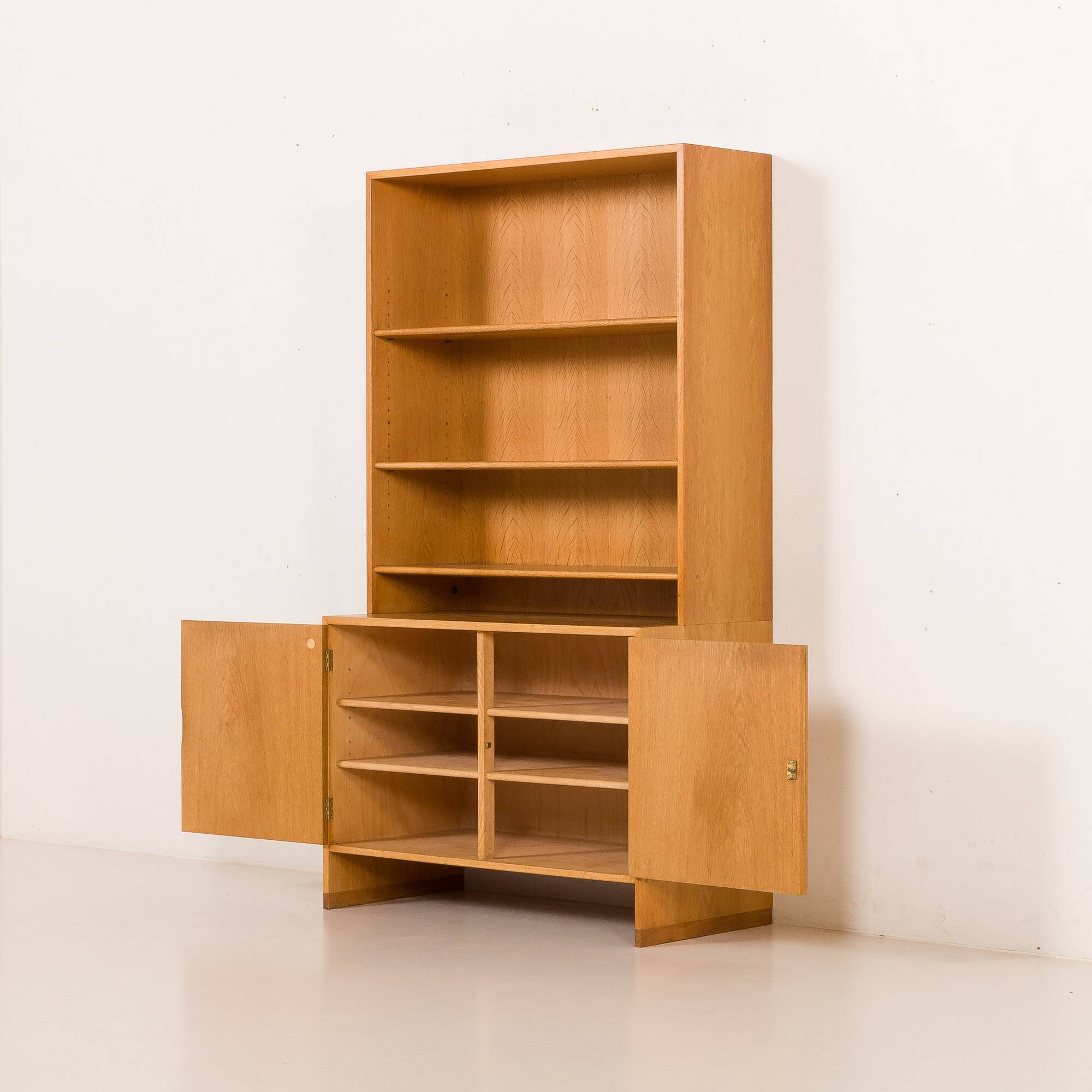 Hans Wegner mid-century oak bookcase, RY Mobler, 1960s
