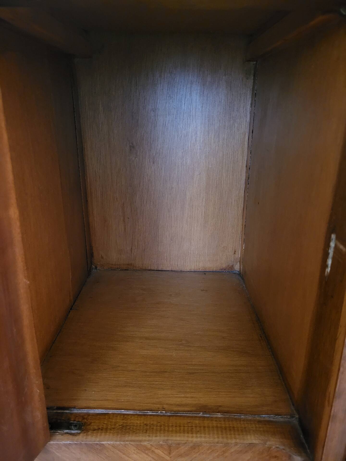 Commode époque restauration