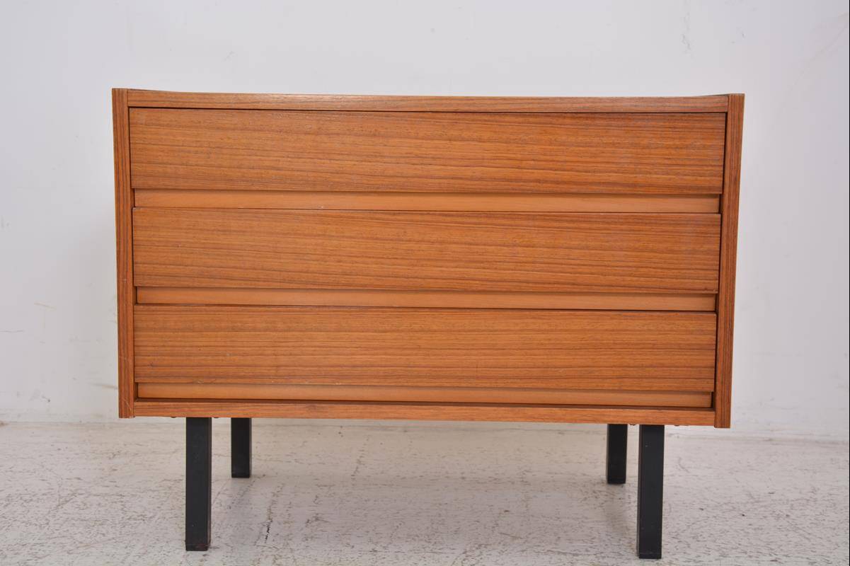 Scandinavian chest of drawers dating from the 50s.