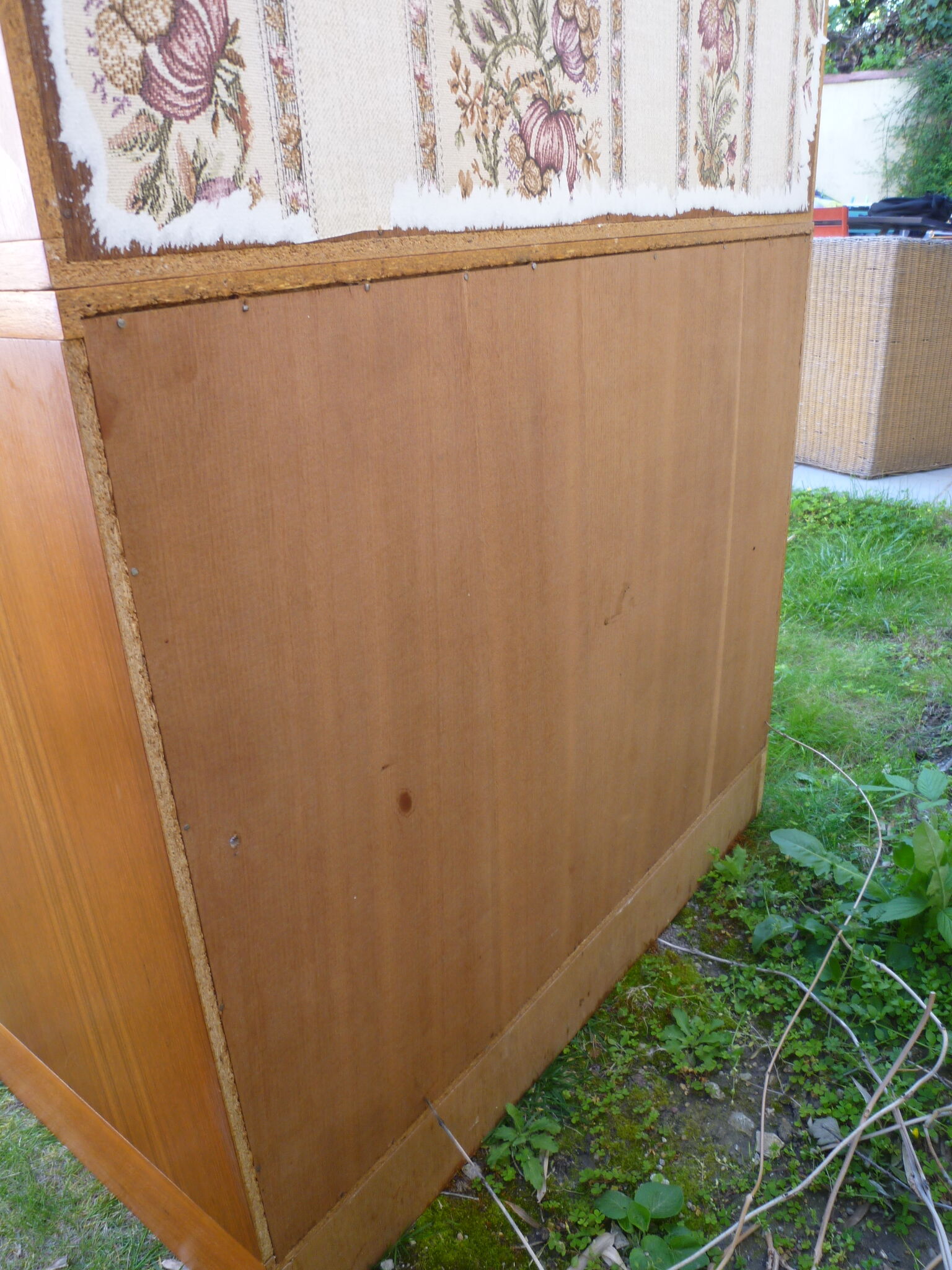 Oscar - shelves and showcase - vintage library