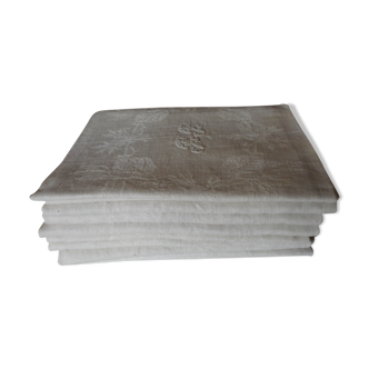 Set of 7 white damask towels