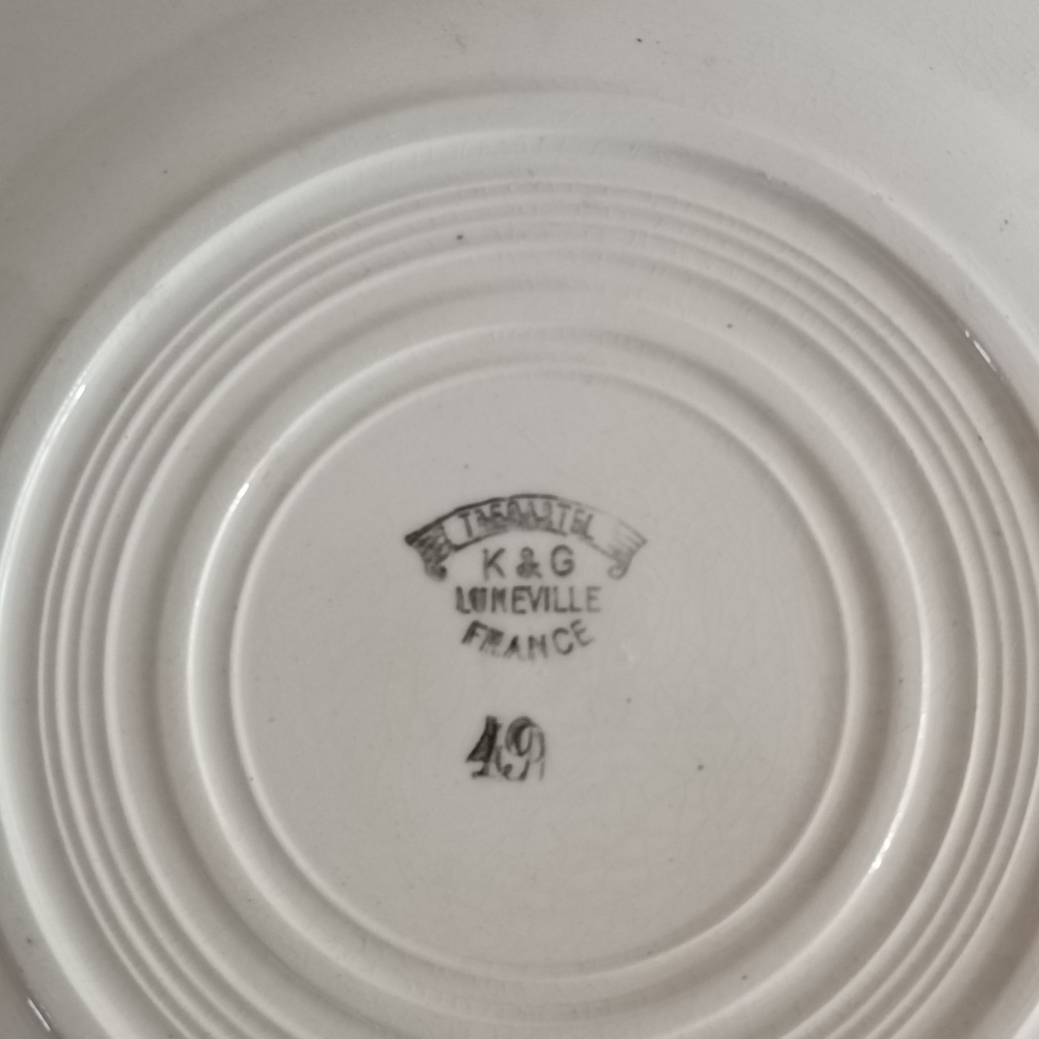 Lot de 5 assiettes terre de fer dépareillées