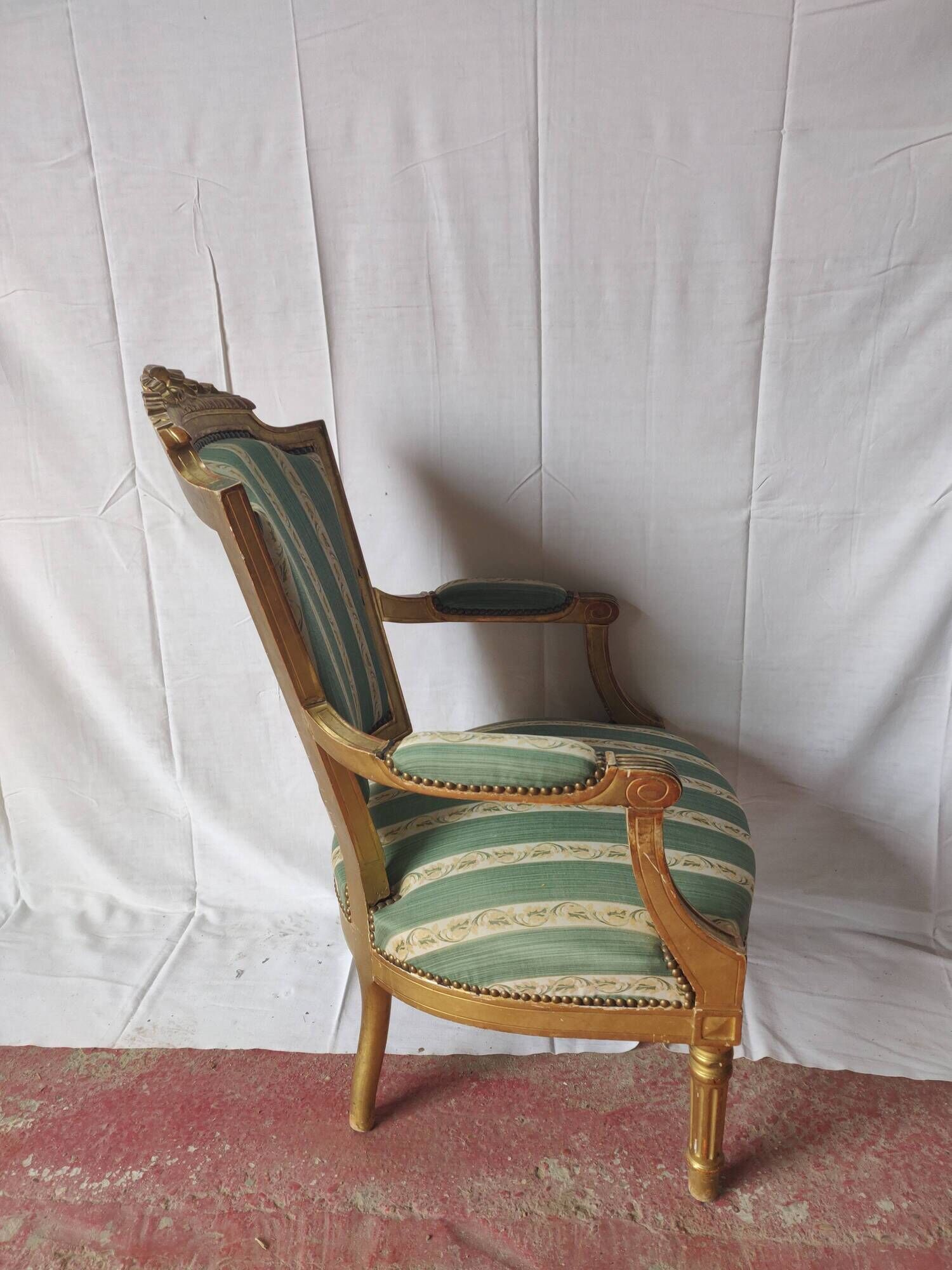 Fauteuil à la reine style Louis XVl bois doré XlXe siècle