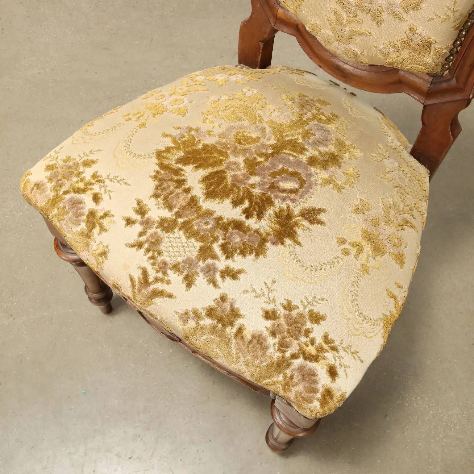 Chaises anciennes umbertines en noyer avec assise rembourrée, Italie, XIXe siècle
