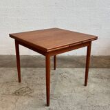 Scandinavian table with extensions