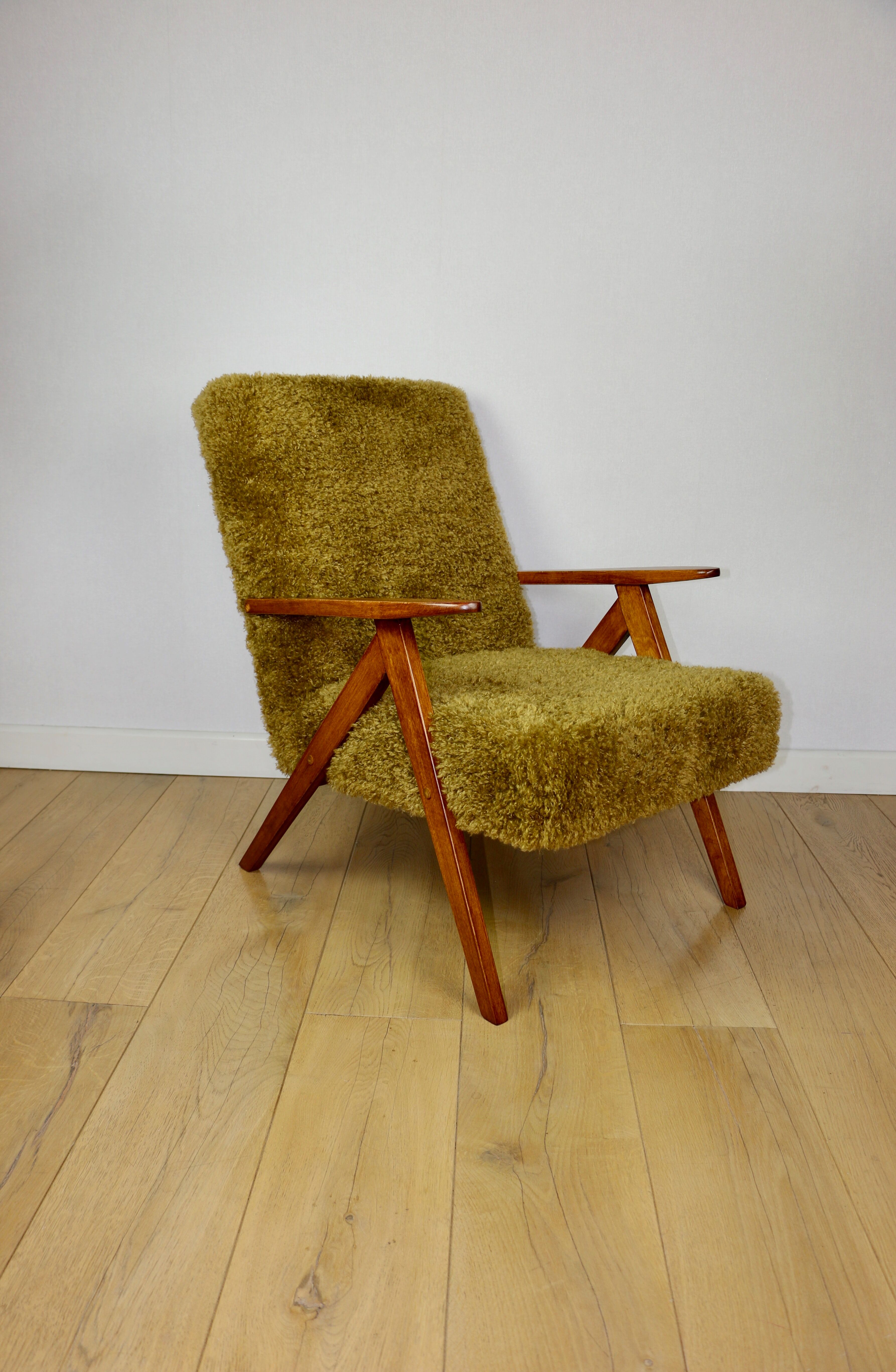 Vintage armchair B-310 VAR vintage khaki / olive long hair Rudy Lis