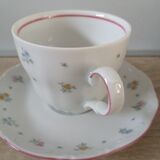 Lot of 5 coffee cups and porcelain saucers