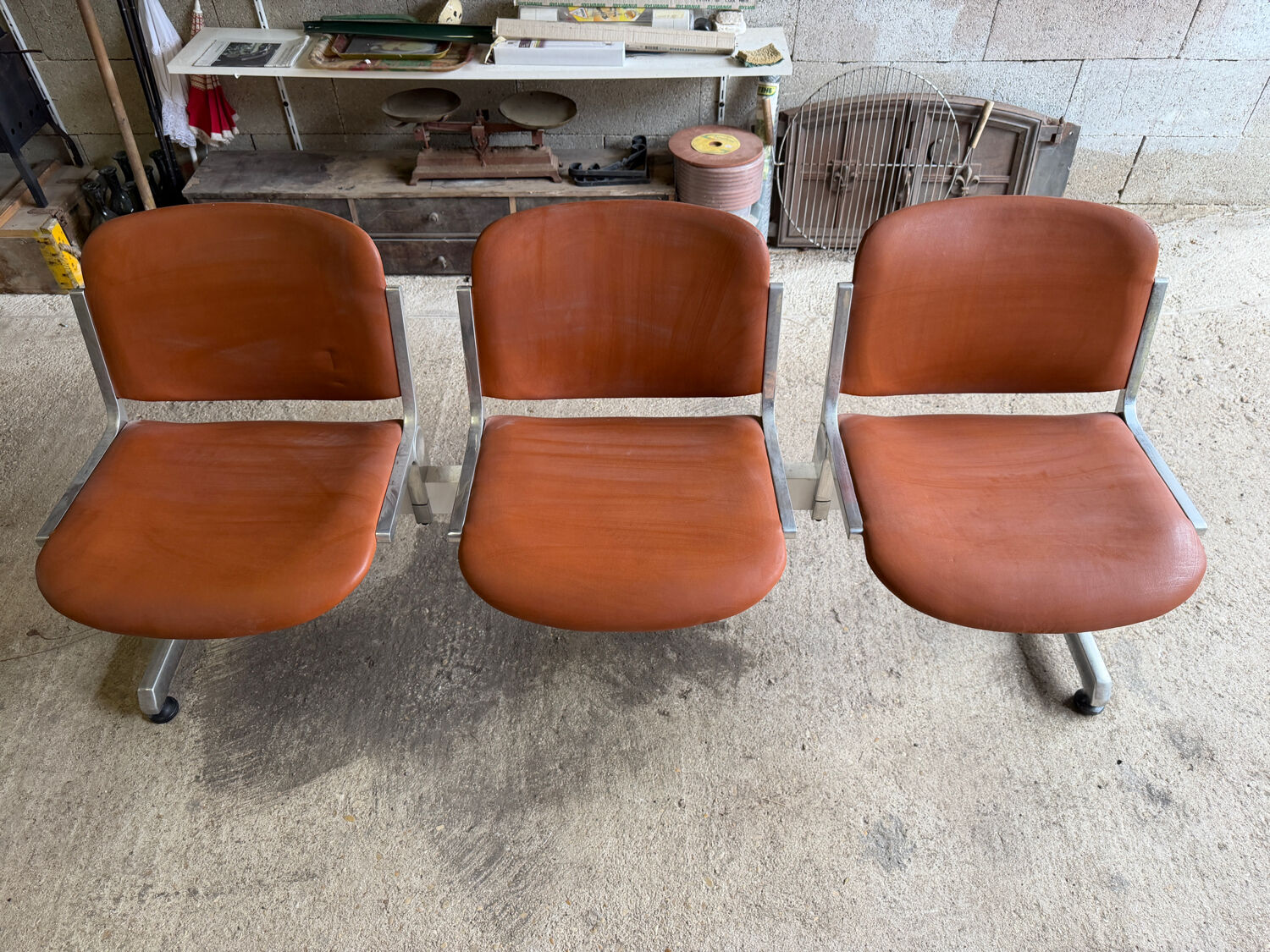 Vintage 3-seater bench for waiting room from the 1970s.