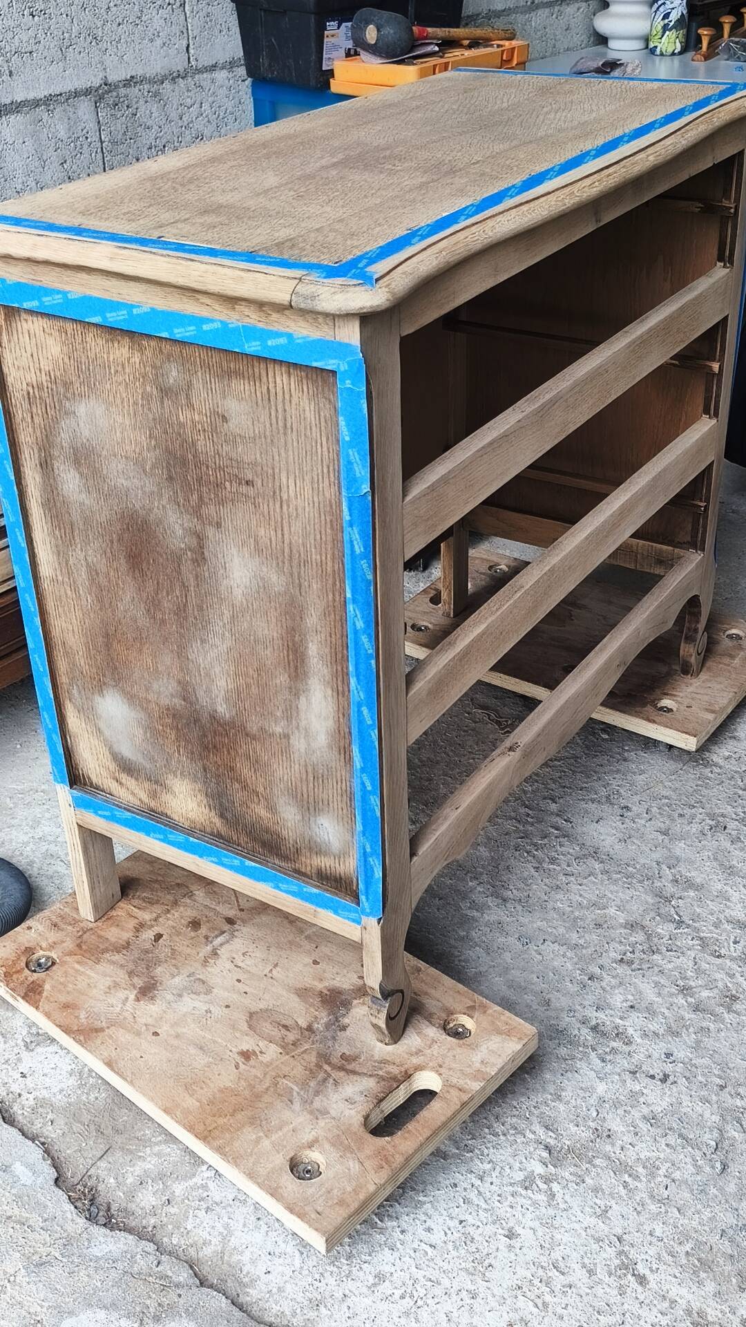 Oak chest of drawers