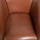 Ensemble de 2 fauteuils club en cuir de vache en bon état dans le style anglais.