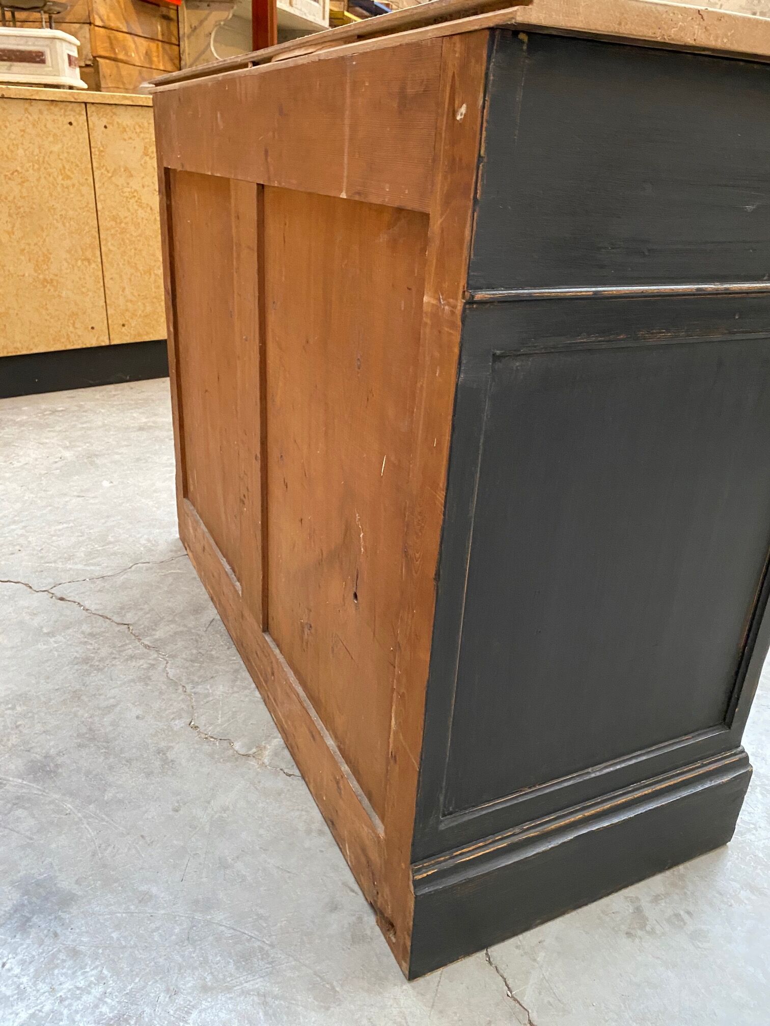 Buffet 2 doors early XXth