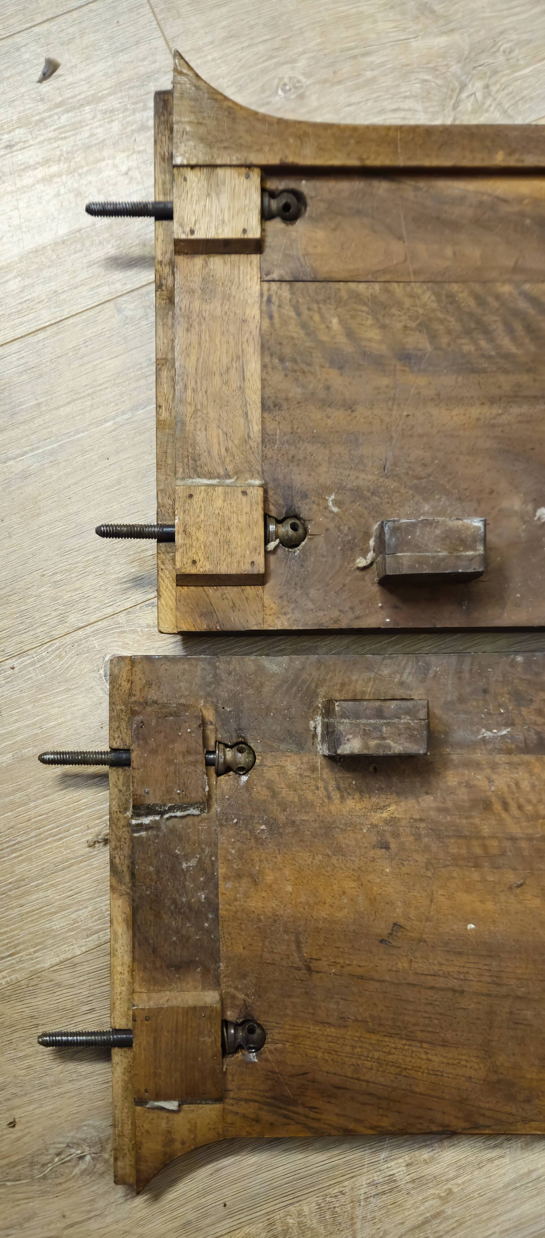 Light boat in walnut briar – Charles X period / Restoration / Louis Ph