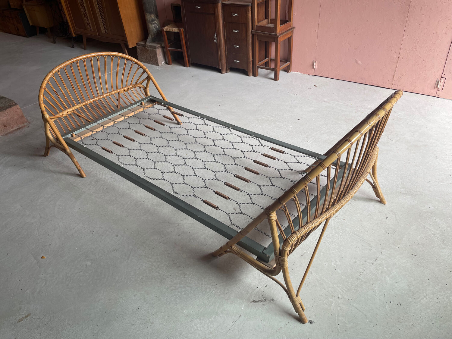 Rattan basket bed