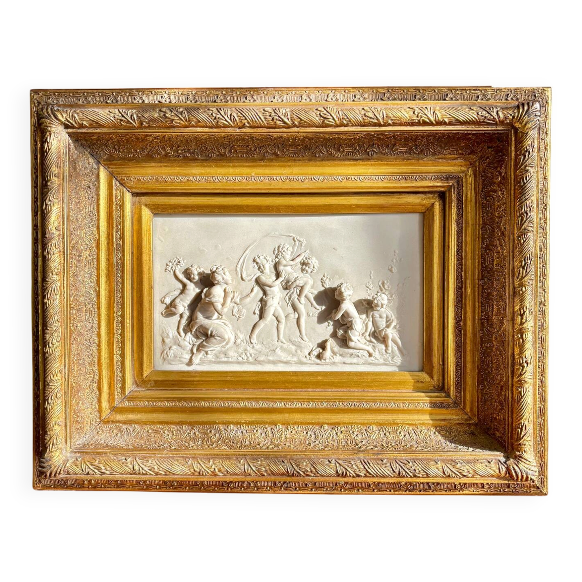 Marble bas-relief tableau of Putti