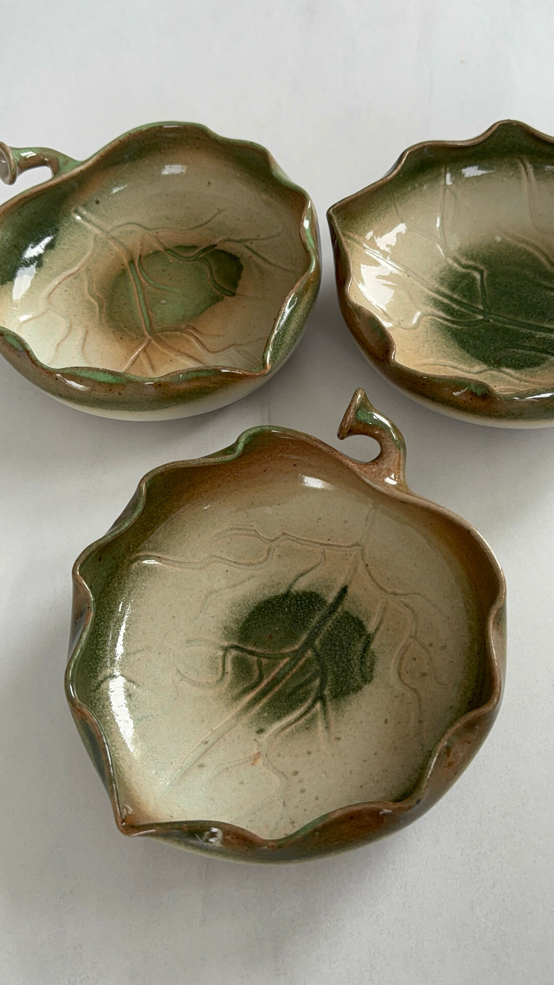 Set of 3 vintage ceramic leaf-shaped dishes, catchalls.