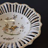 Very nice fruit bowl "Vieux Moustiers" in very good condition.