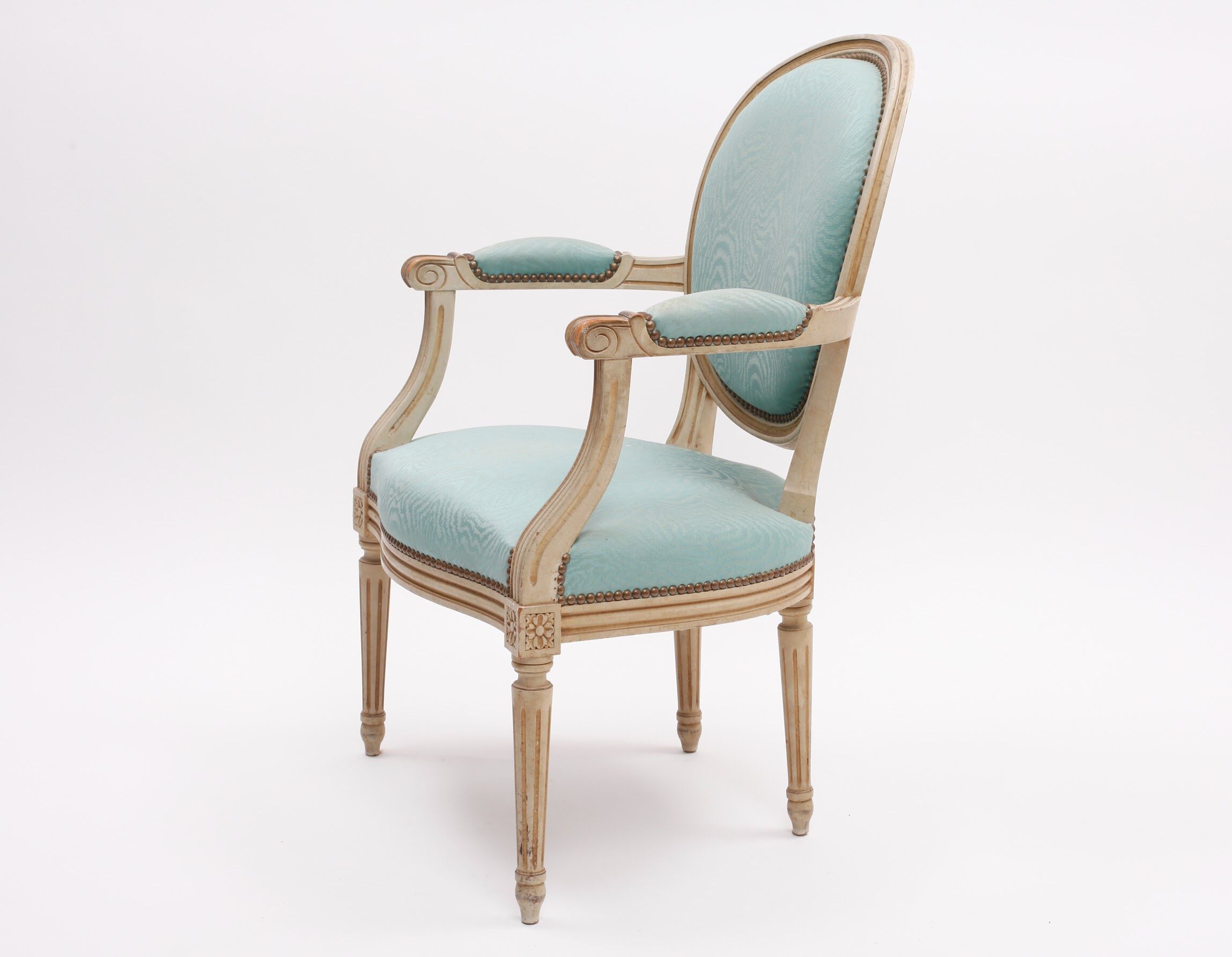 Paire de fauteuils médaillon couleur bleu turquoise de style Louis XVI