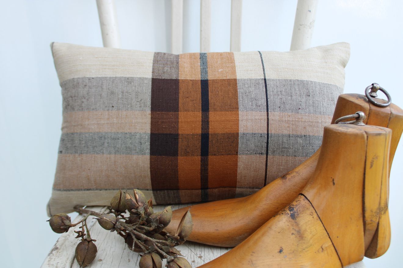 Checkered cushion