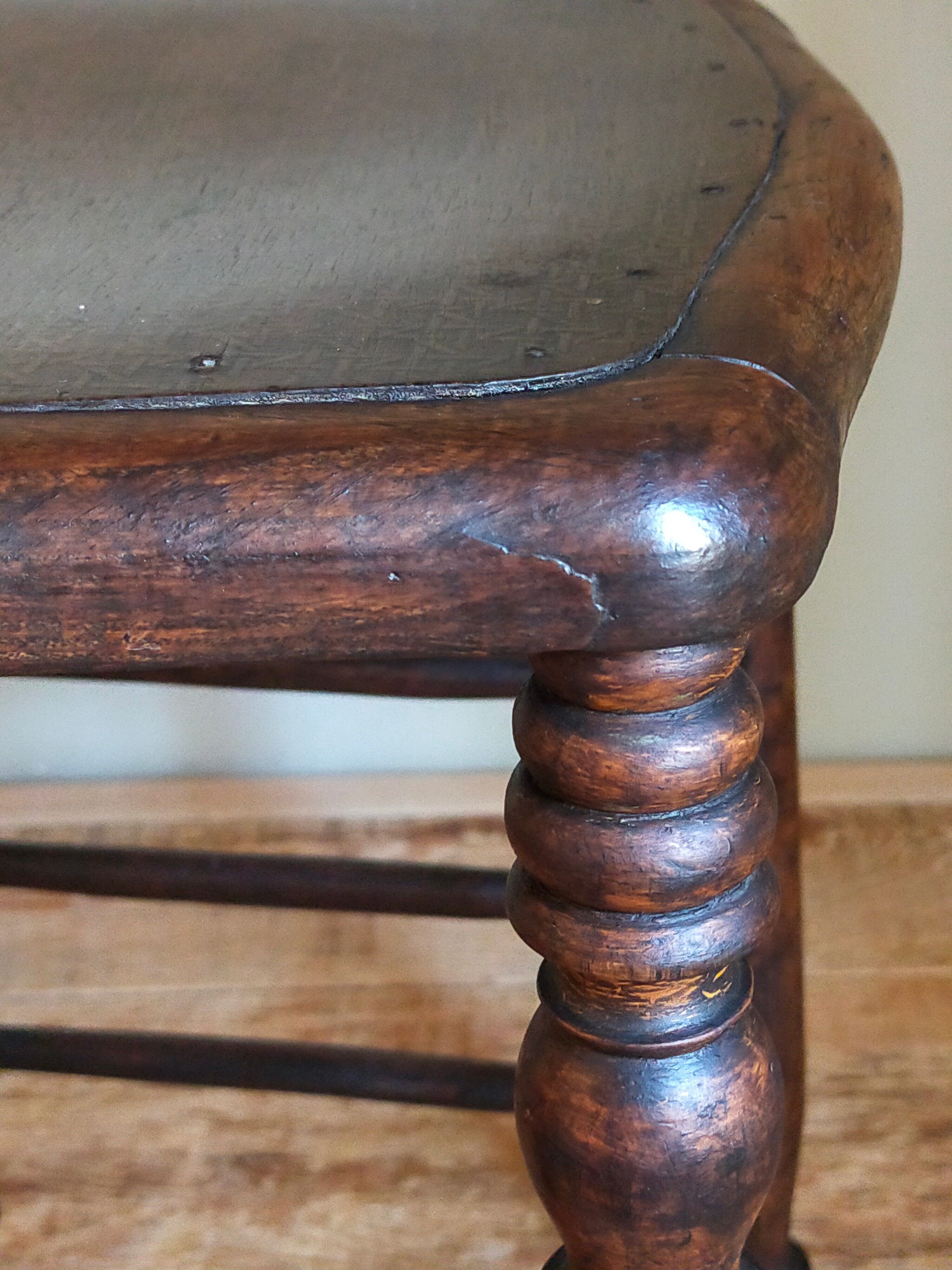 Stool in turned solid wood