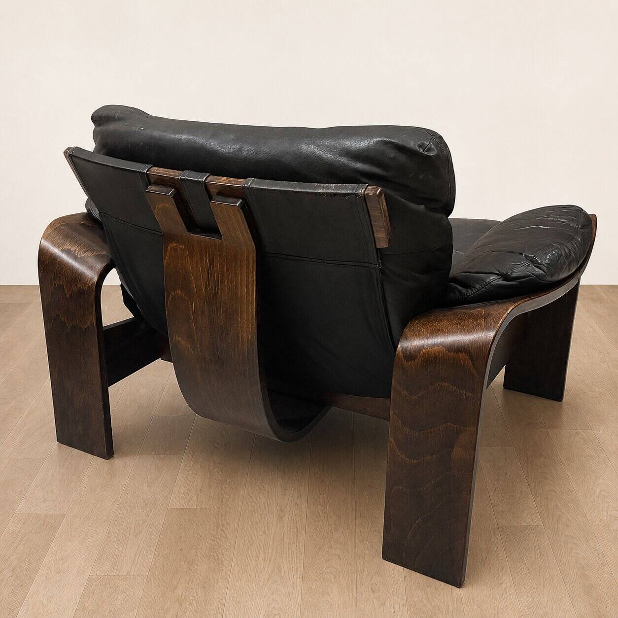 Paire de fauteuils scandinaves en cuir et palissandre