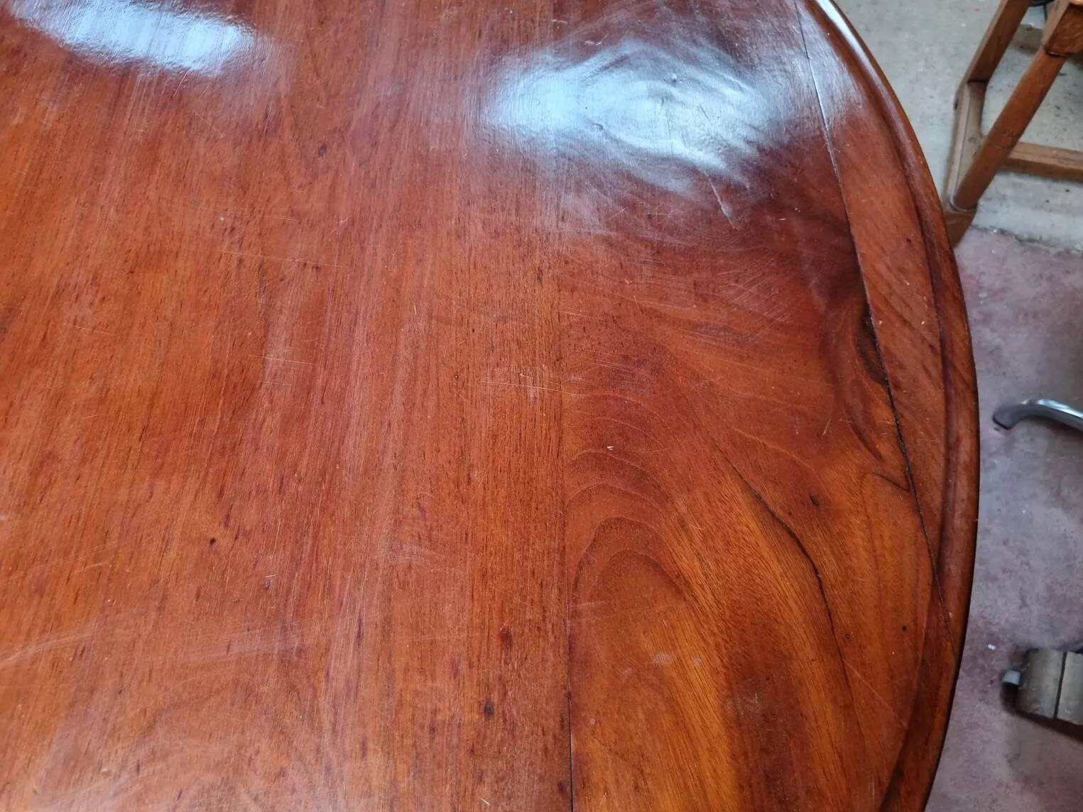 Round mahogany table - Early 20th century