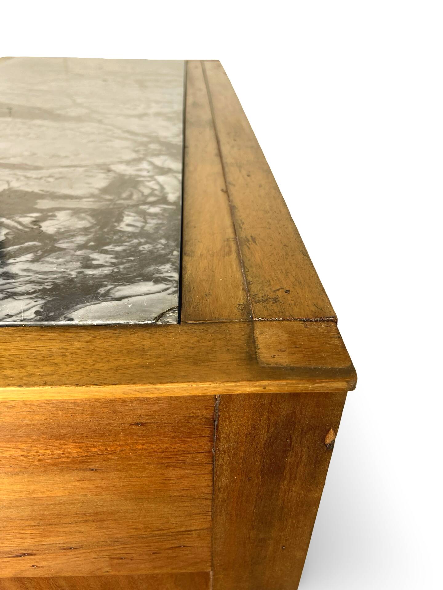 Commode de style Art Déco en bois de cerisier et noyer.