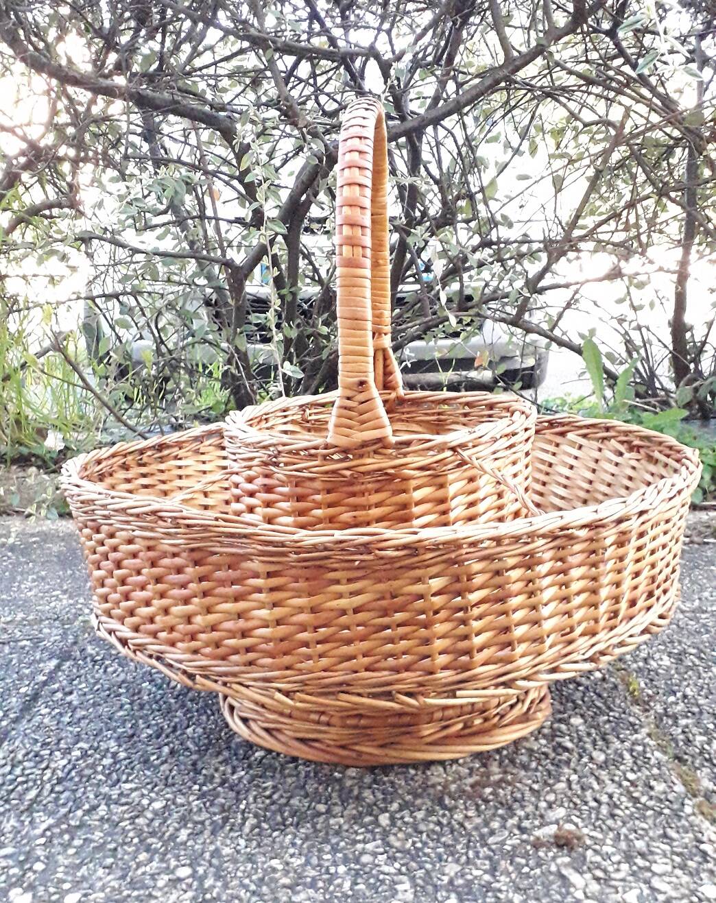 Wicker bottle holder bar basket