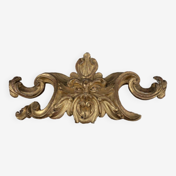 Fronton en bois doré à la feuille décor de grotesque Napoléon III XIXe
