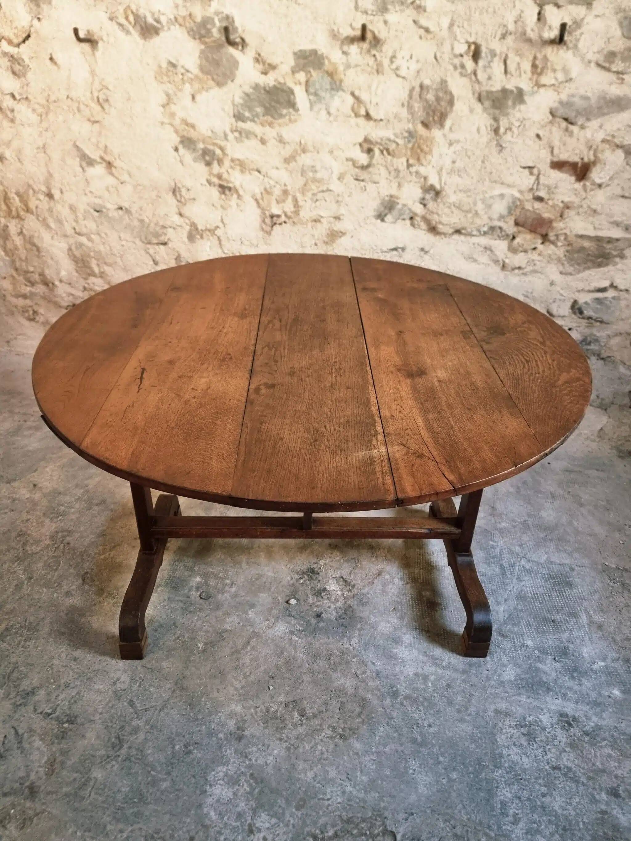 Antique French oak wine table – Loire region – Tilting top – 107 cm diameter