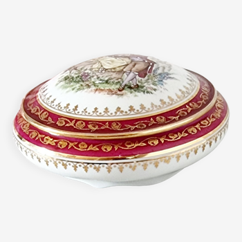 Limoges porcelain jewelry box with gilded reliefs and Fragonard stage