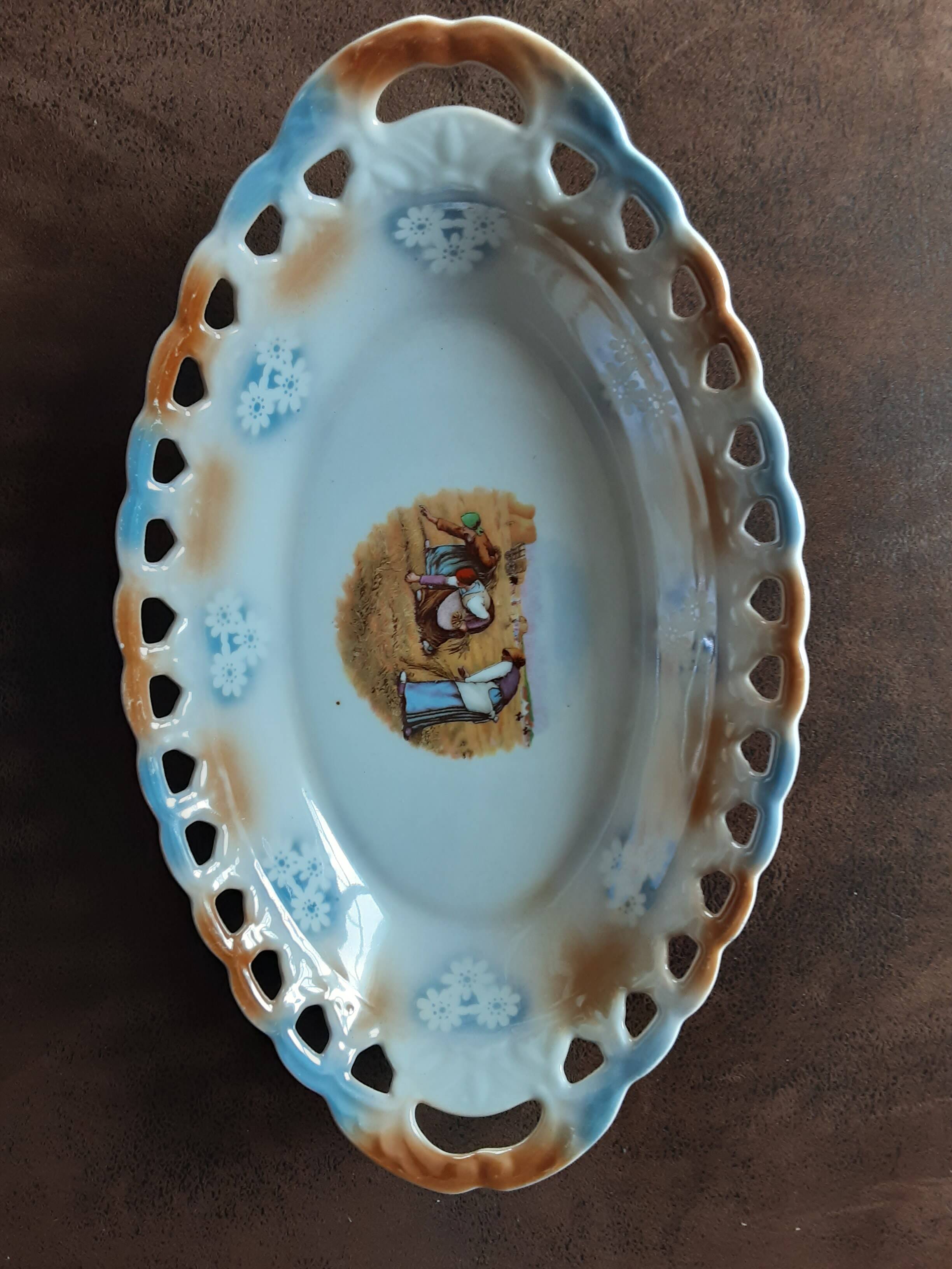 Oval slip dish