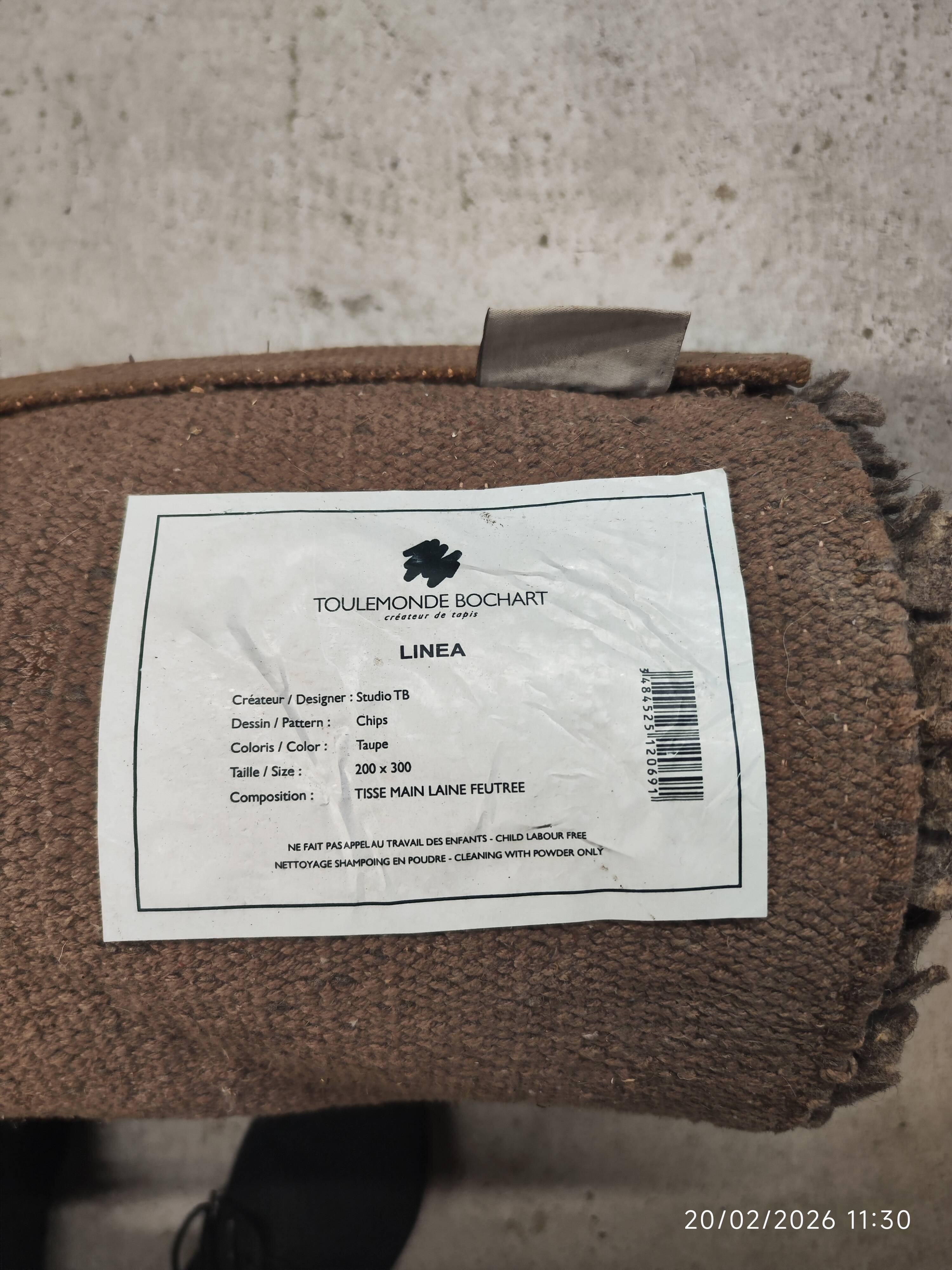 Rug in the style of a designer.