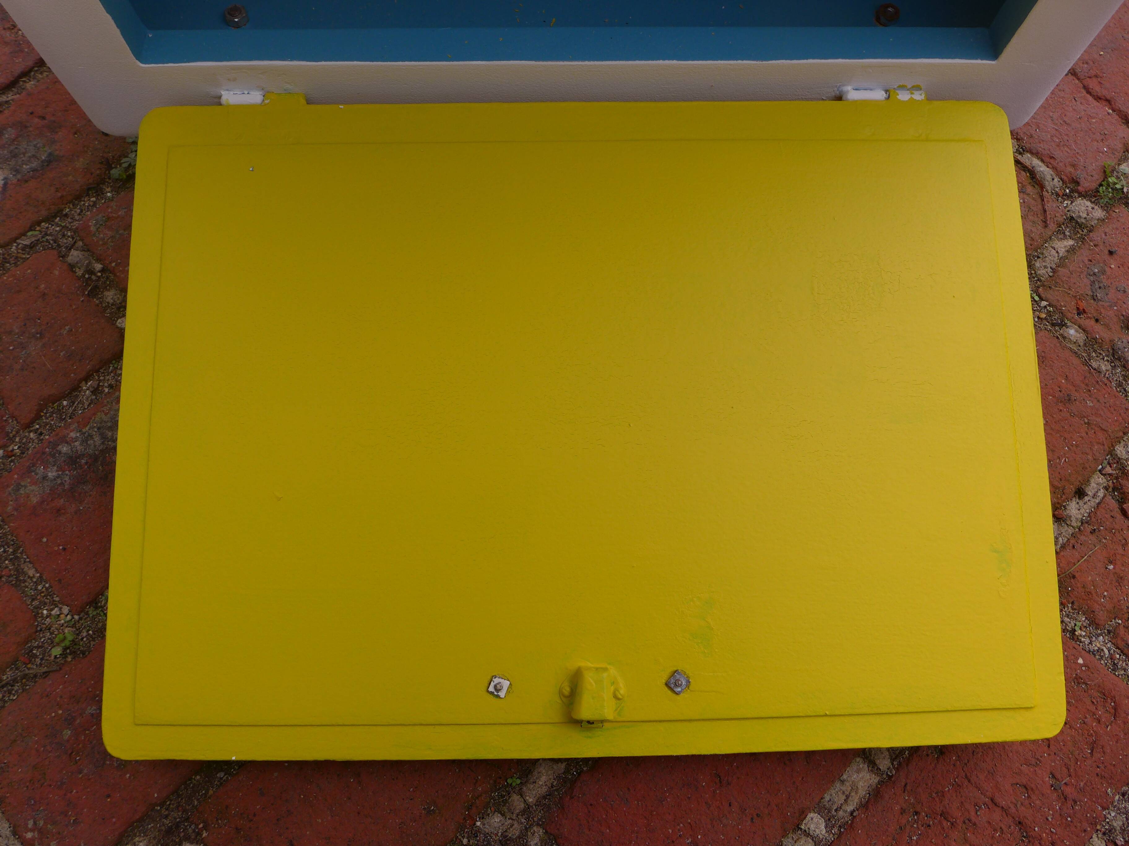 Renovated buffet in Mondrian colors