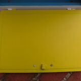 Renovated buffet in Mondrian colors