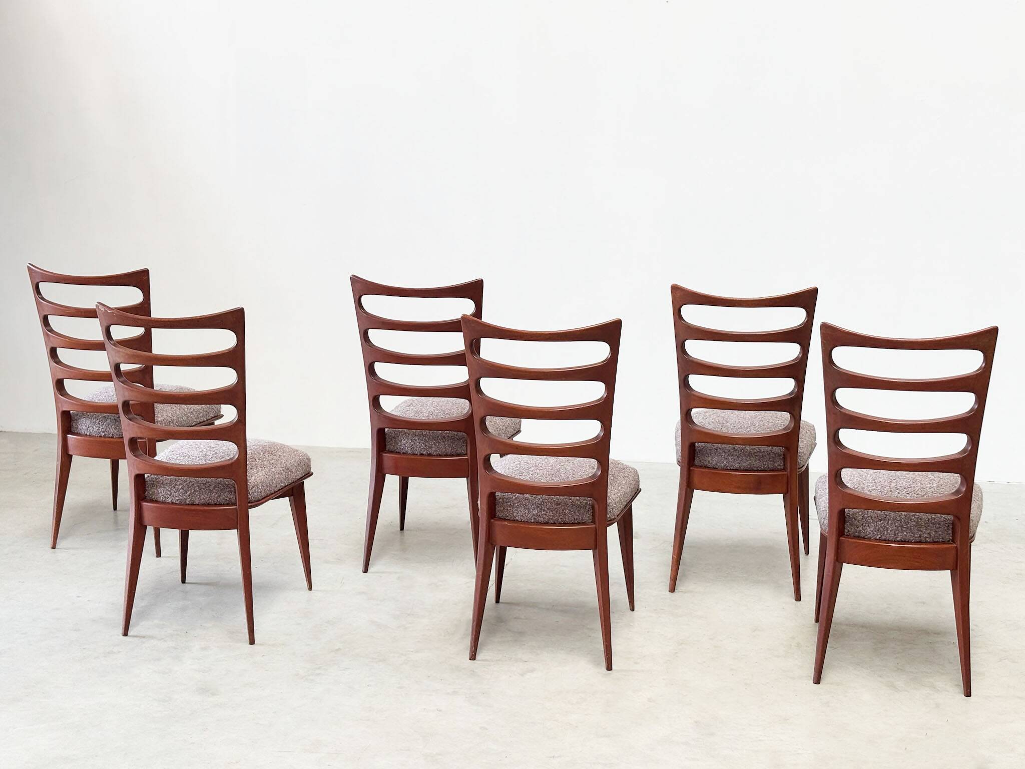 Ensemble de six chaises de salle à manger par Gaston Poisson