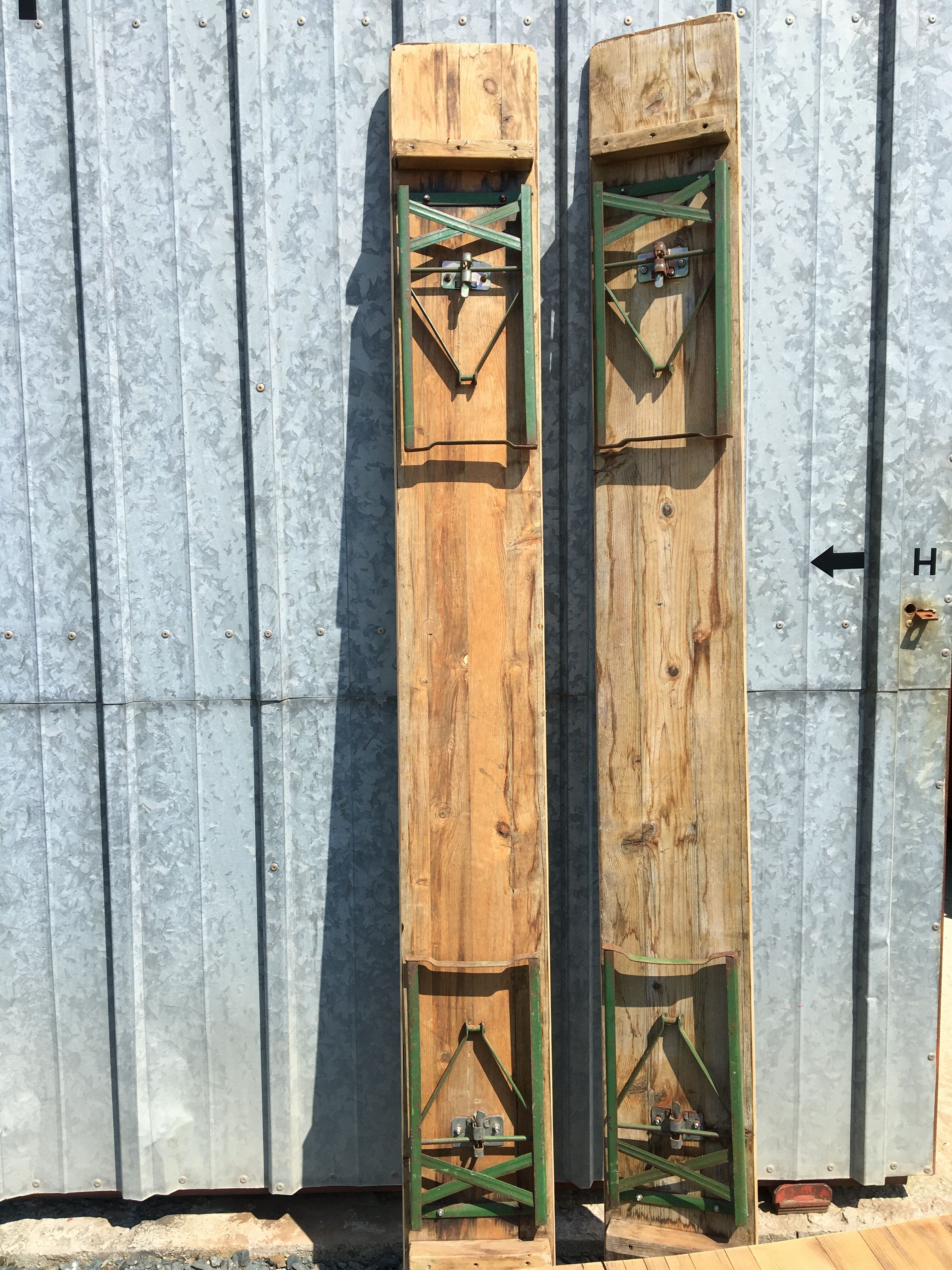 Guinguette table and its 2 benches