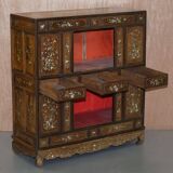 19th-century Chinese cabinet inlaid with mother-of-pearl