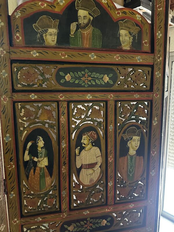Paravent ancien indo-oriental en bois peint à la main