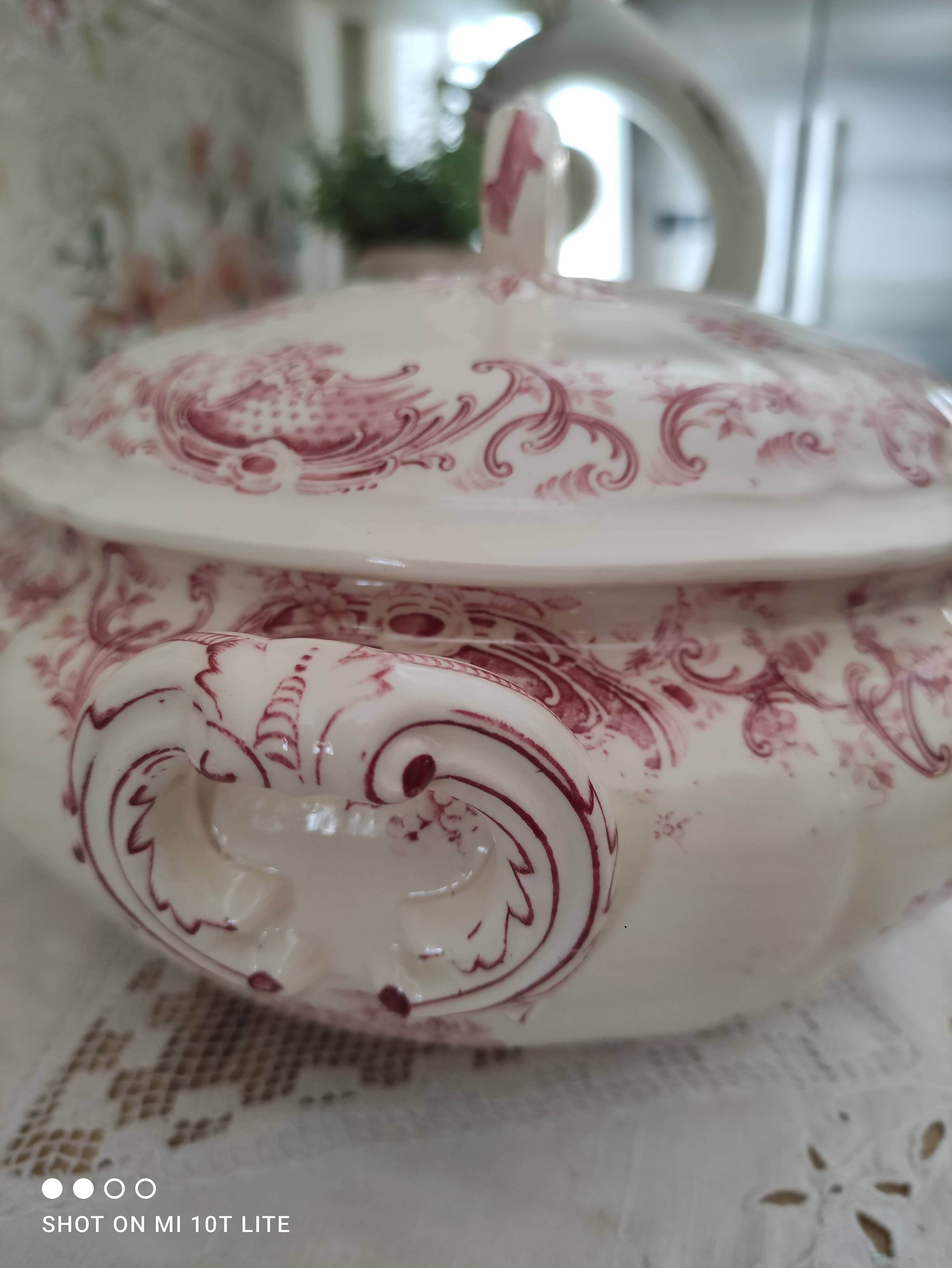 Villeroy & Boch tureen model Valeria red