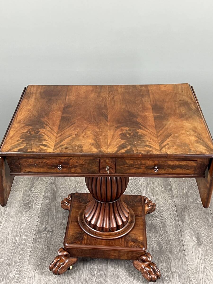 Mahogany drop-leaf table, 19th century