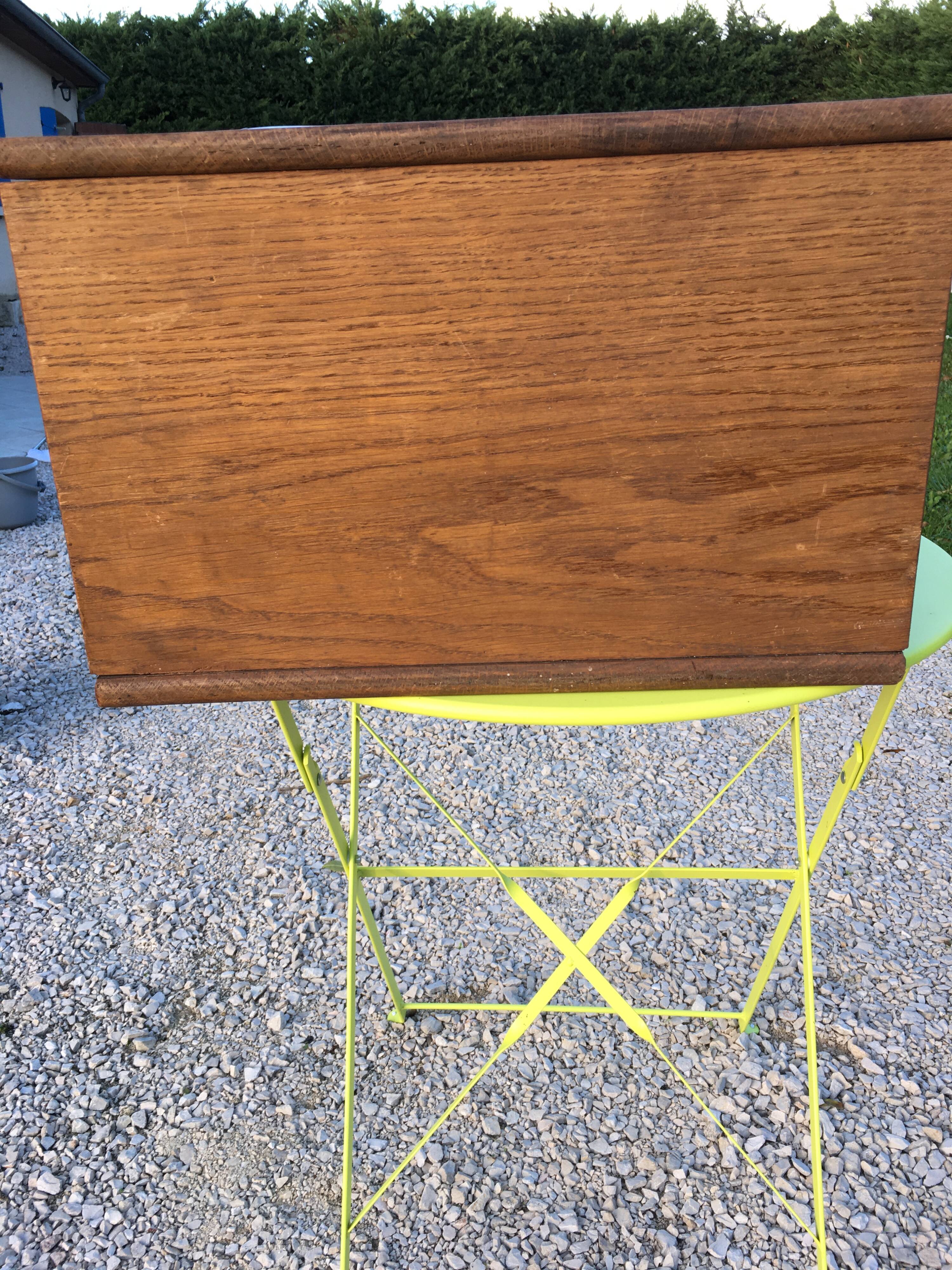 Furniture to lay or hang in oak