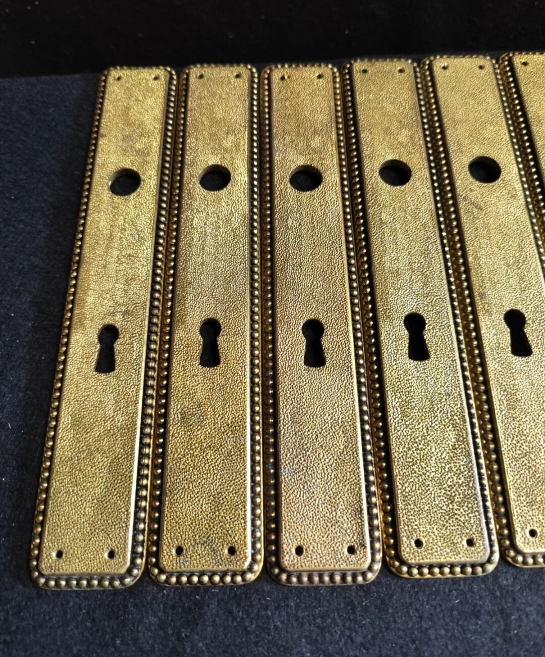 Set of 8 old cleanliness plate beaded decoration in gilded bronze or brass