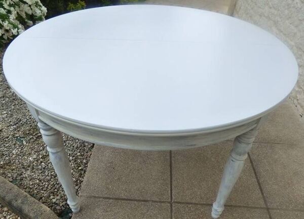 Table ronde merisier extensible à 210 cm sans ses rallonges Totalement relookée