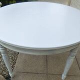 Round cherry table extendable to 210 cm without its extensions Totally revamped